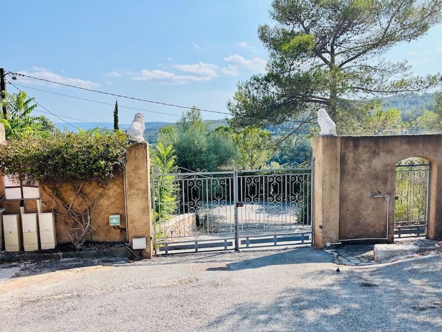 Studio dans résidence Taradeau Esterno foto